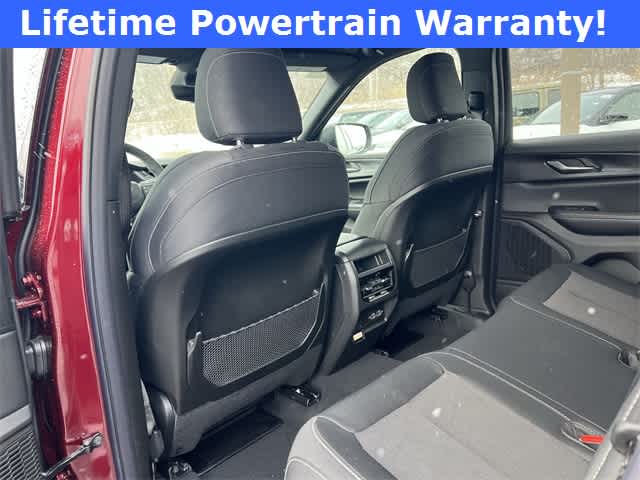 2025 Jeep Grand Cherokee GRAND CHEROKEE LAREDO X 4X4