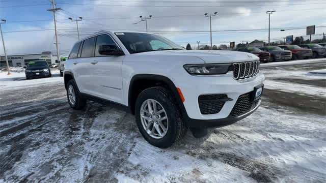2025 Jeep Grand Cherokee GRAND CHEROKEE LAREDO X 4X4