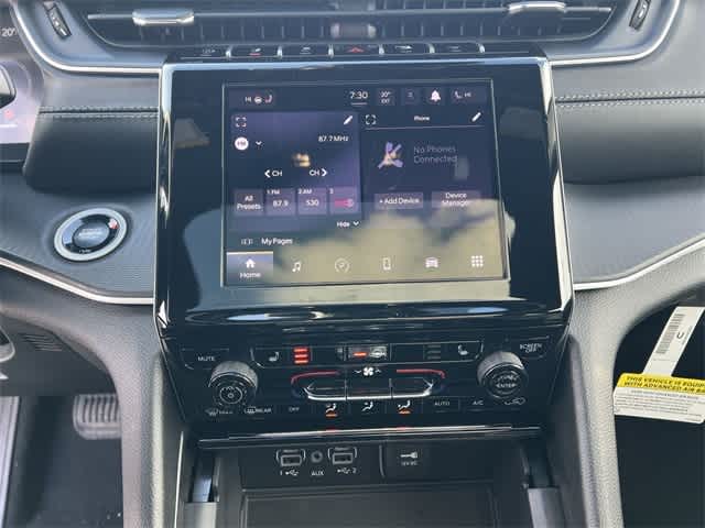 2025 Jeep Grand Cherokee GRAND CHEROKEE LAREDO X 4X4