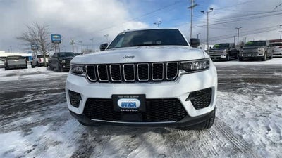 2025 Jeep Grand Cherokee GRAND CHEROKEE LAREDO X 4X4