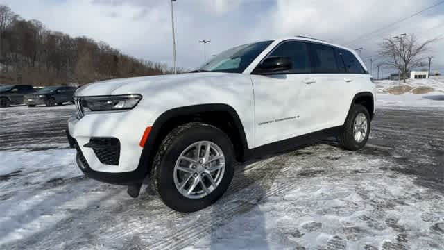 2025 Jeep Grand Cherokee GRAND CHEROKEE LAREDO X 4X4