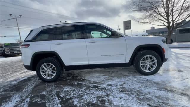 2025 Jeep Grand Cherokee GRAND CHEROKEE LAREDO X 4X4