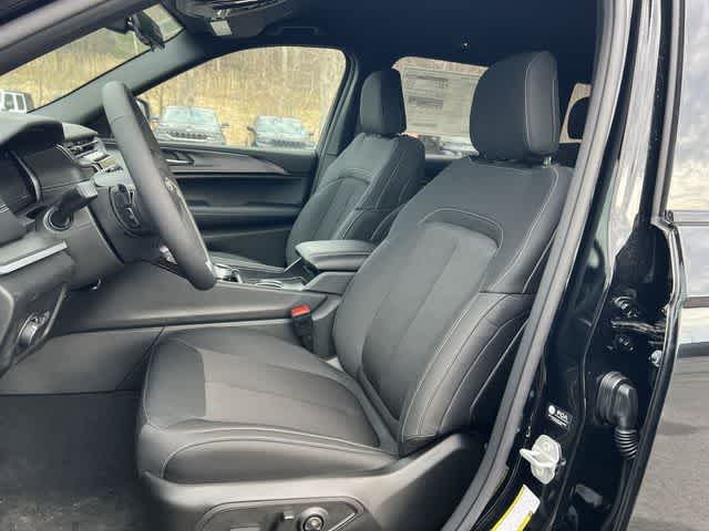 2026 Jeep Grand Cherokee GRAND CHEROKEE LAREDO 4X4