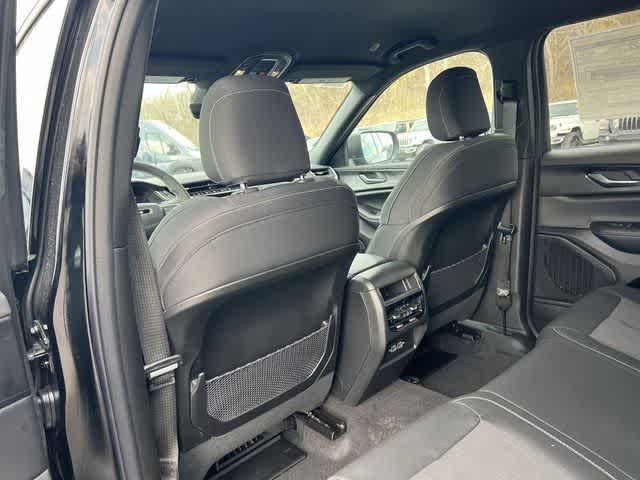 2026 Jeep Grand Cherokee GRAND CHEROKEE LAREDO 4X4