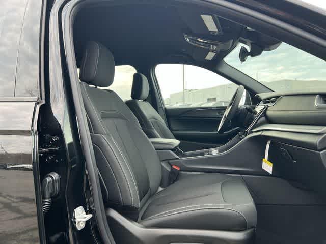 2026 Jeep Grand Cherokee GRAND CHEROKEE LAREDO 4X4