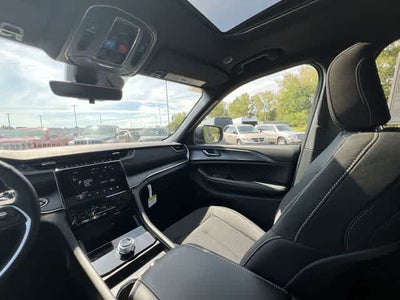 2026 Jeep Grand Cherokee GRAND CHEROKEE LAREDO X 4X4