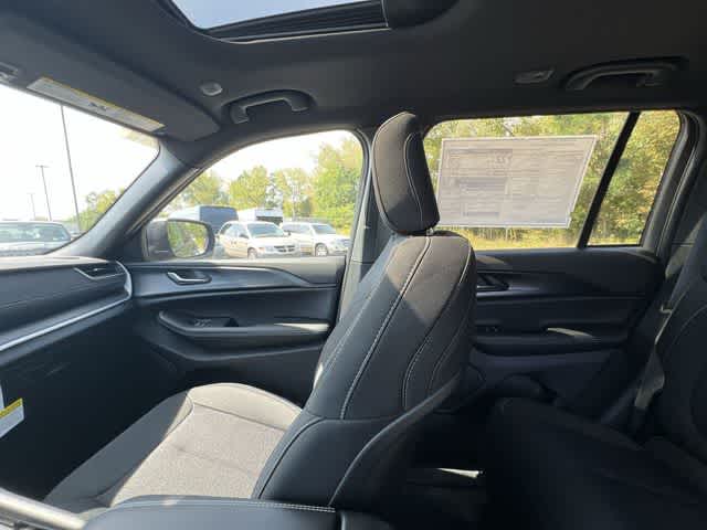 2026 Jeep Grand Cherokee GRAND CHEROKEE LAREDO X 4X4