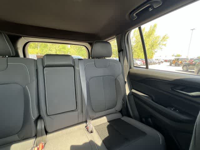 2026 Jeep Grand Cherokee GRAND CHEROKEE LAREDO X 4X4