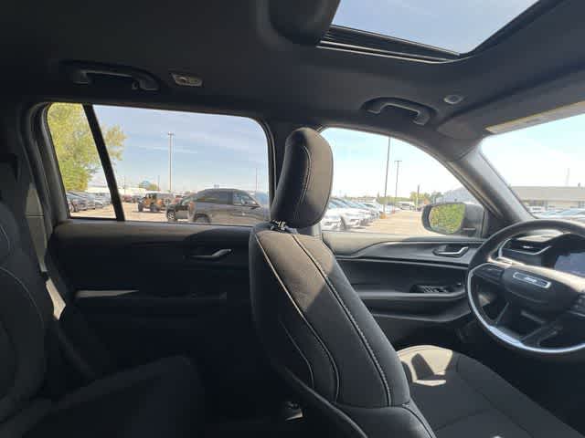 2026 Jeep Grand Cherokee GRAND CHEROKEE LAREDO X 4X4