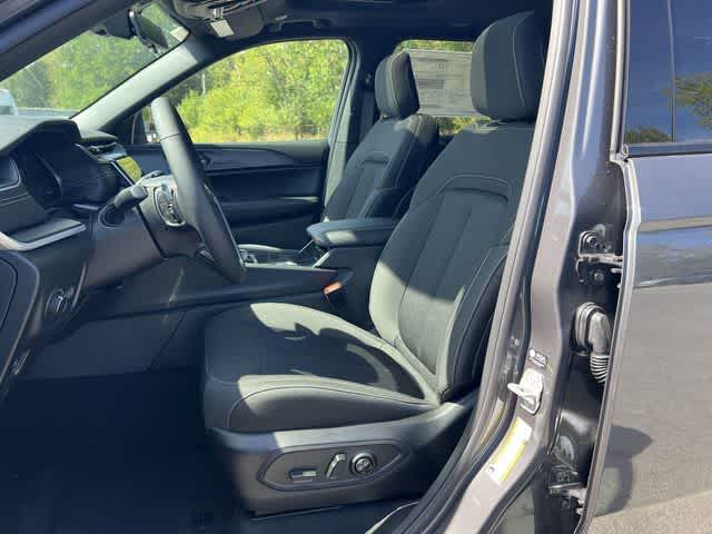 2026 Jeep Grand Cherokee GRAND CHEROKEE LAREDO X 4X4