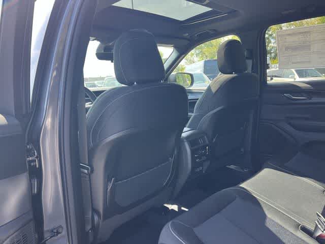 2026 Jeep Grand Cherokee GRAND CHEROKEE LAREDO X 4X4