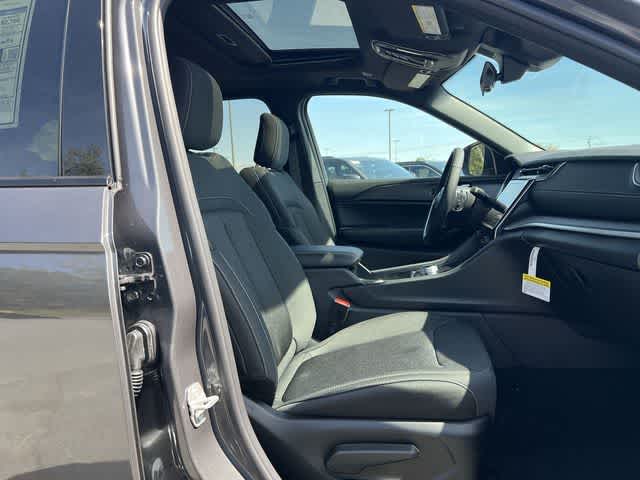 2026 Jeep Grand Cherokee GRAND CHEROKEE LAREDO X 4X4