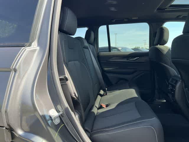 2026 Jeep Grand Cherokee GRAND CHEROKEE LAREDO X 4X4