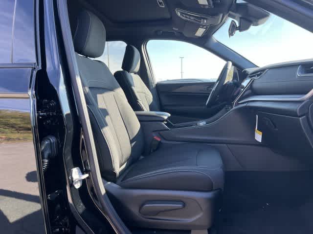 2027 Jeep Grand Cherokee GRAND CHEROKEE LAREDO X 4X4