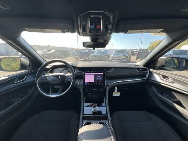 2027 Jeep Grand Cherokee GRAND CHEROKEE LAREDO X 4X4