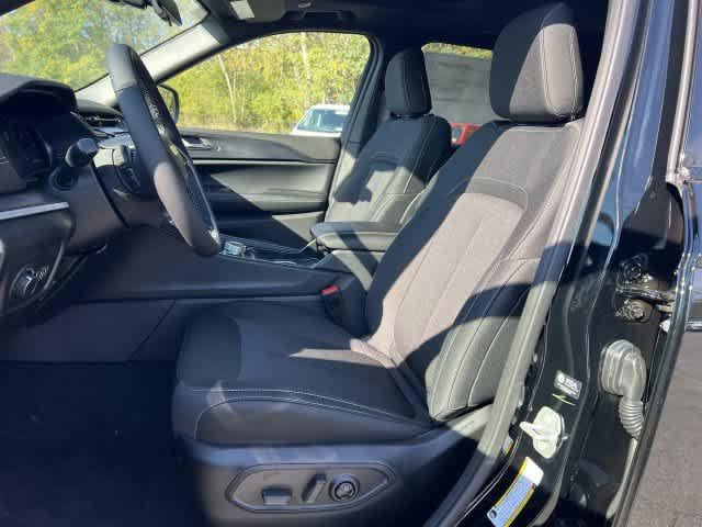 2027 Jeep Grand Cherokee GRAND CHEROKEE LAREDO X 4X4