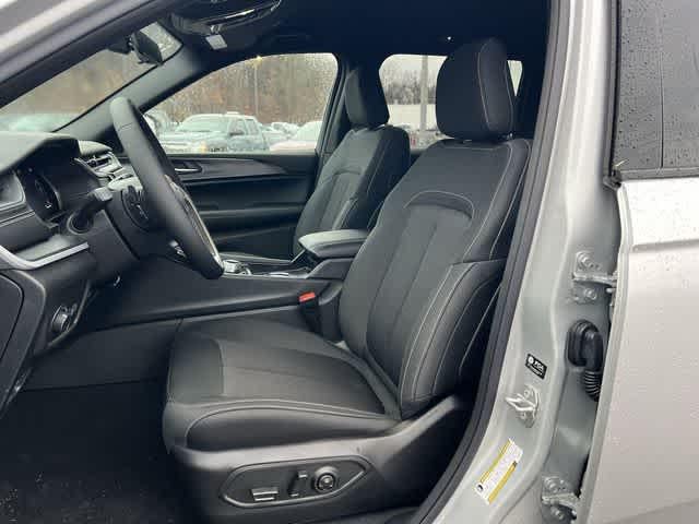 2026 Jeep Grand Cherokee GRAND CHEROKEE LAREDO 4X4