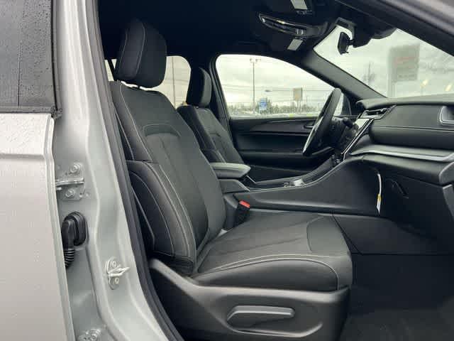 2026 Jeep Grand Cherokee GRAND CHEROKEE LAREDO 4X4