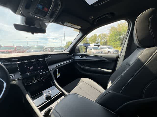 2026 Jeep Grand Cherokee GRAND CHEROKEE LAREDO X 4X4