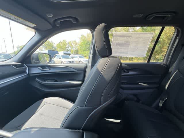 2026 Jeep Grand Cherokee GRAND CHEROKEE LAREDO X 4X4