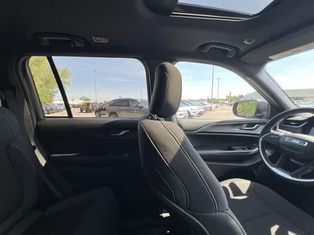 2026 Jeep Grand Cherokee GRAND CHEROKEE LAREDO X 4X4