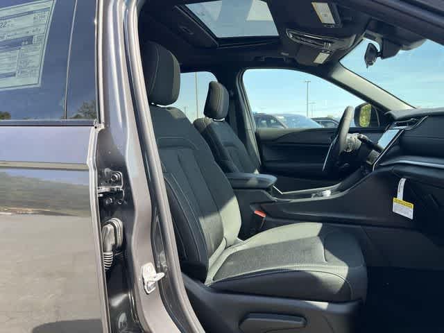 2026 Jeep Grand Cherokee GRAND CHEROKEE LAREDO X 4X4
