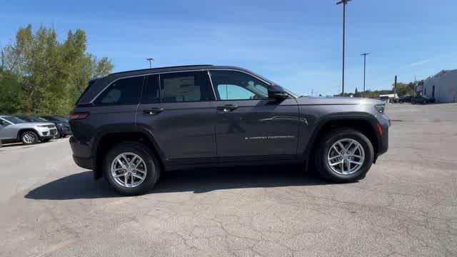 2026 Jeep Grand Cherokee GRAND CHEROKEE LAREDO X 4X4