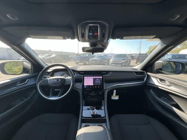 2027 Jeep Grand Cherokee GRAND CHEROKEE LAREDO X 4X4