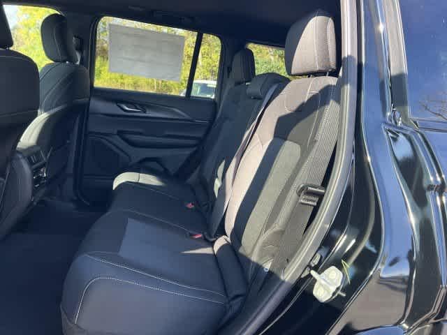 2027 Jeep Grand Cherokee GRAND CHEROKEE LAREDO X 4X4