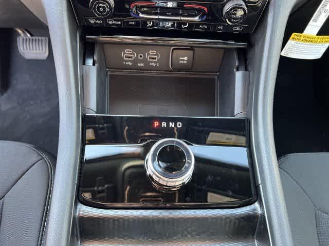 2027 Jeep Grand Cherokee GRAND CHEROKEE LAREDO X 4X4