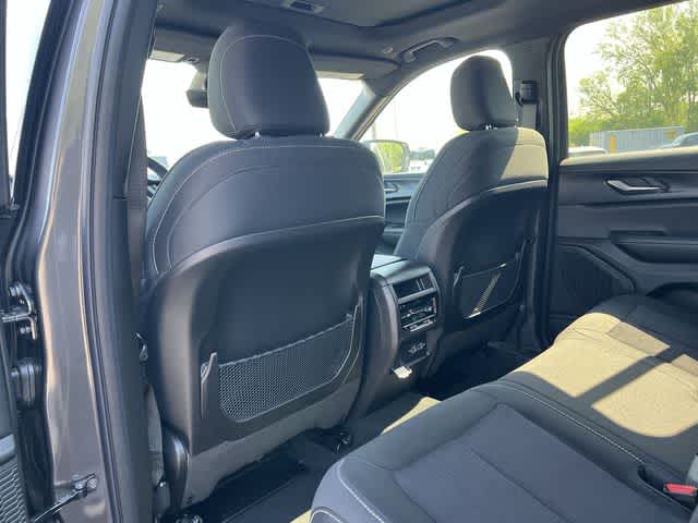 2026 Jeep Grand Cherokee GRAND CHEROKEE LAREDO X 4X4