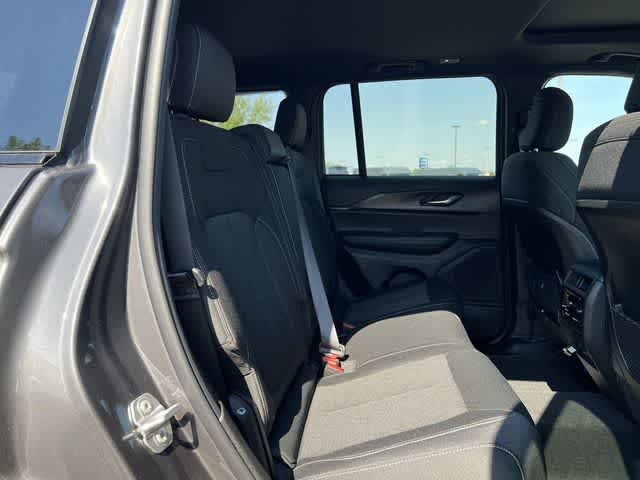 2026 Jeep Grand Cherokee GRAND CHEROKEE LAREDO X 4X4