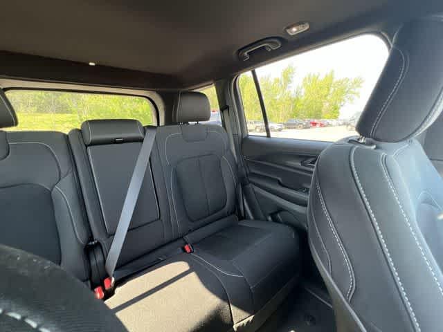 2026 Jeep Grand Cherokee GRAND CHEROKEE LAREDO X 4X4