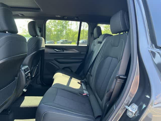 2026 Jeep Grand Cherokee GRAND CHEROKEE LAREDO X 4X4