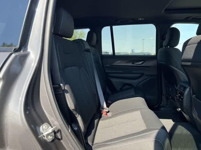 2026 Jeep Grand Cherokee GRAND CHEROKEE LAREDO X 4X4