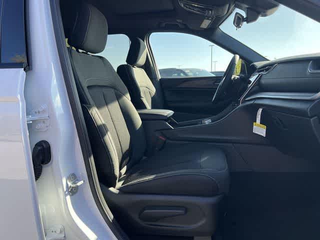 2026 Jeep Grand Cherokee GRAND CHEROKEE LAREDO X 4X4