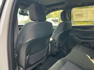 2027 Jeep Grand Cherokee GRAND CHEROKEE LAREDO X 4X4