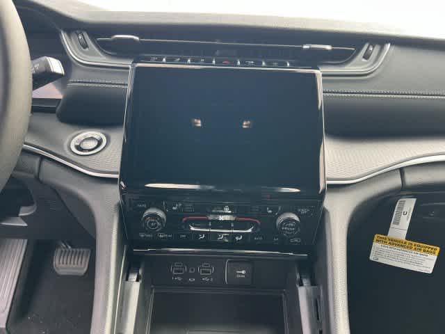 2027 Jeep Grand Cherokee GRAND CHEROKEE LAREDO X 4X4
