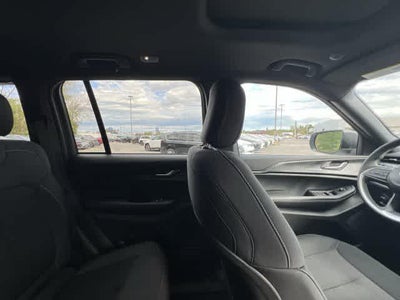 2027 Jeep Grand Cherokee GRAND CHEROKEE LAREDO X 4X4