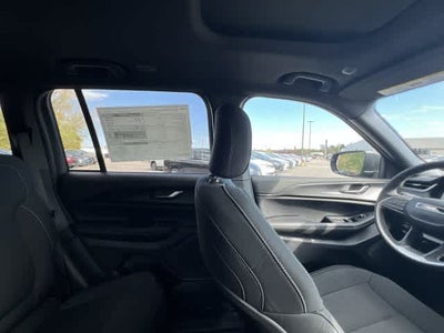 2027 Jeep Grand Cherokee GRAND CHEROKEE LAREDO X 4X4