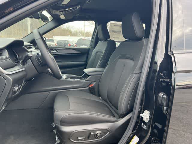 2026 Jeep Grand Cherokee GRAND CHEROKEE LAREDO X 4X4