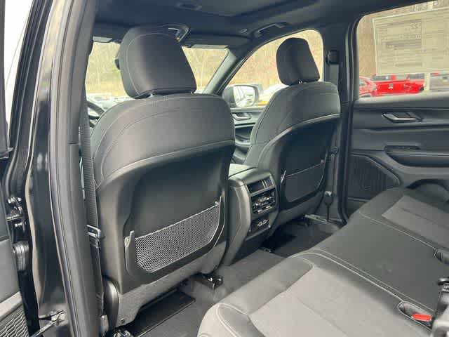 2026 Jeep Grand Cherokee GRAND CHEROKEE LAREDO X 4X4