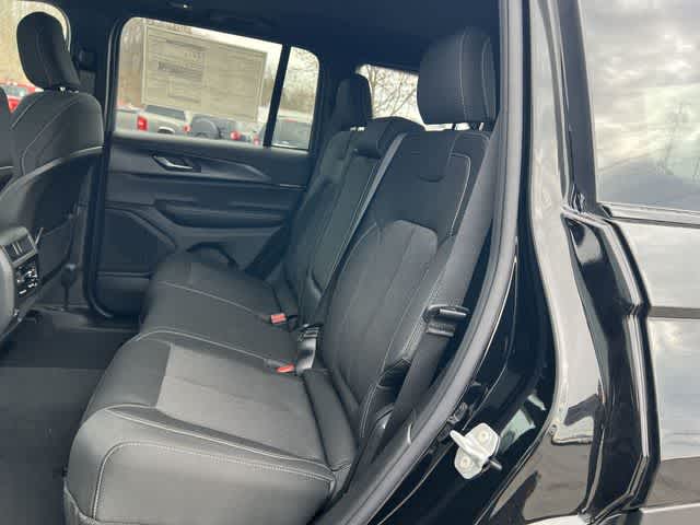 2026 Jeep Grand Cherokee GRAND CHEROKEE LAREDO X 4X4