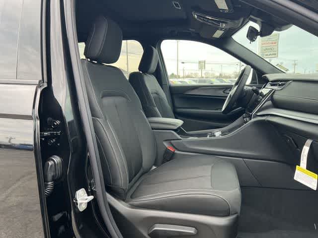 2026 Jeep Grand Cherokee GRAND CHEROKEE LAREDO X 4X4