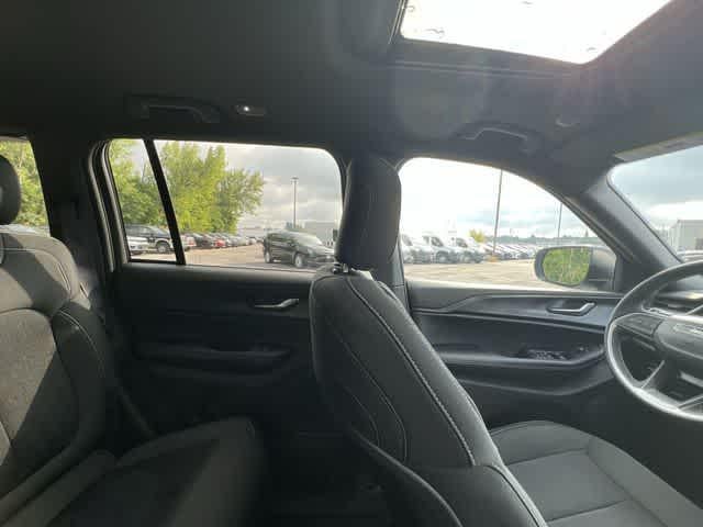 2026 Jeep Grand Cherokee GRAND CHEROKEE LAREDO X 4X4