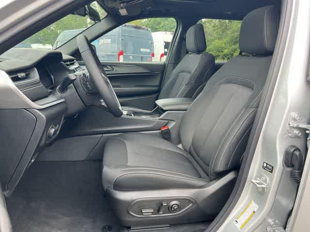 2026 Jeep Grand Cherokee GRAND CHEROKEE LAREDO X 4X4