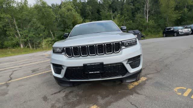 2026 Jeep Grand Cherokee GRAND CHEROKEE LAREDO X 4X4