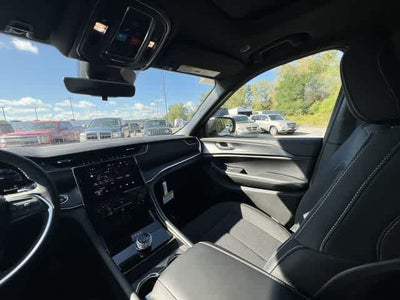 2026 Jeep Grand Cherokee GRAND CHEROKEE LAREDO X 4X4