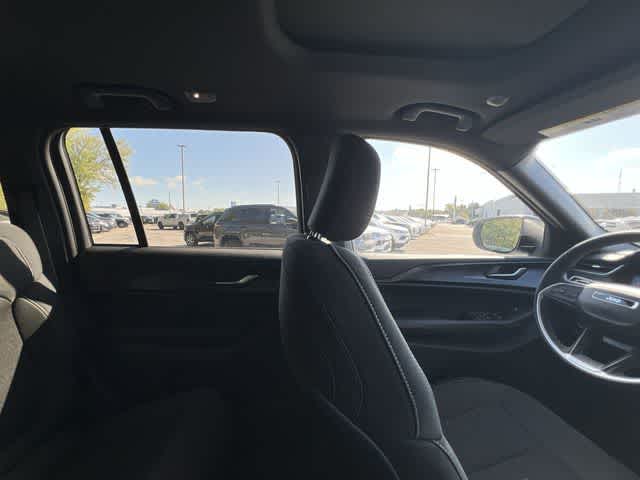 2026 Jeep Grand Cherokee GRAND CHEROKEE LAREDO X 4X4