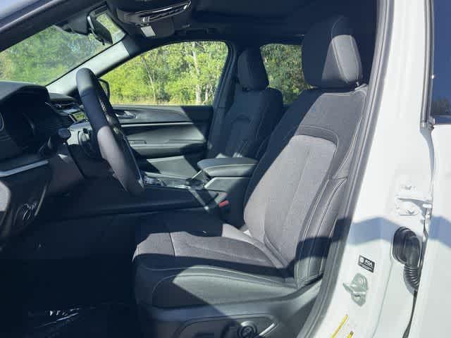 2026 Jeep Grand Cherokee GRAND CHEROKEE LAREDO X 4X4